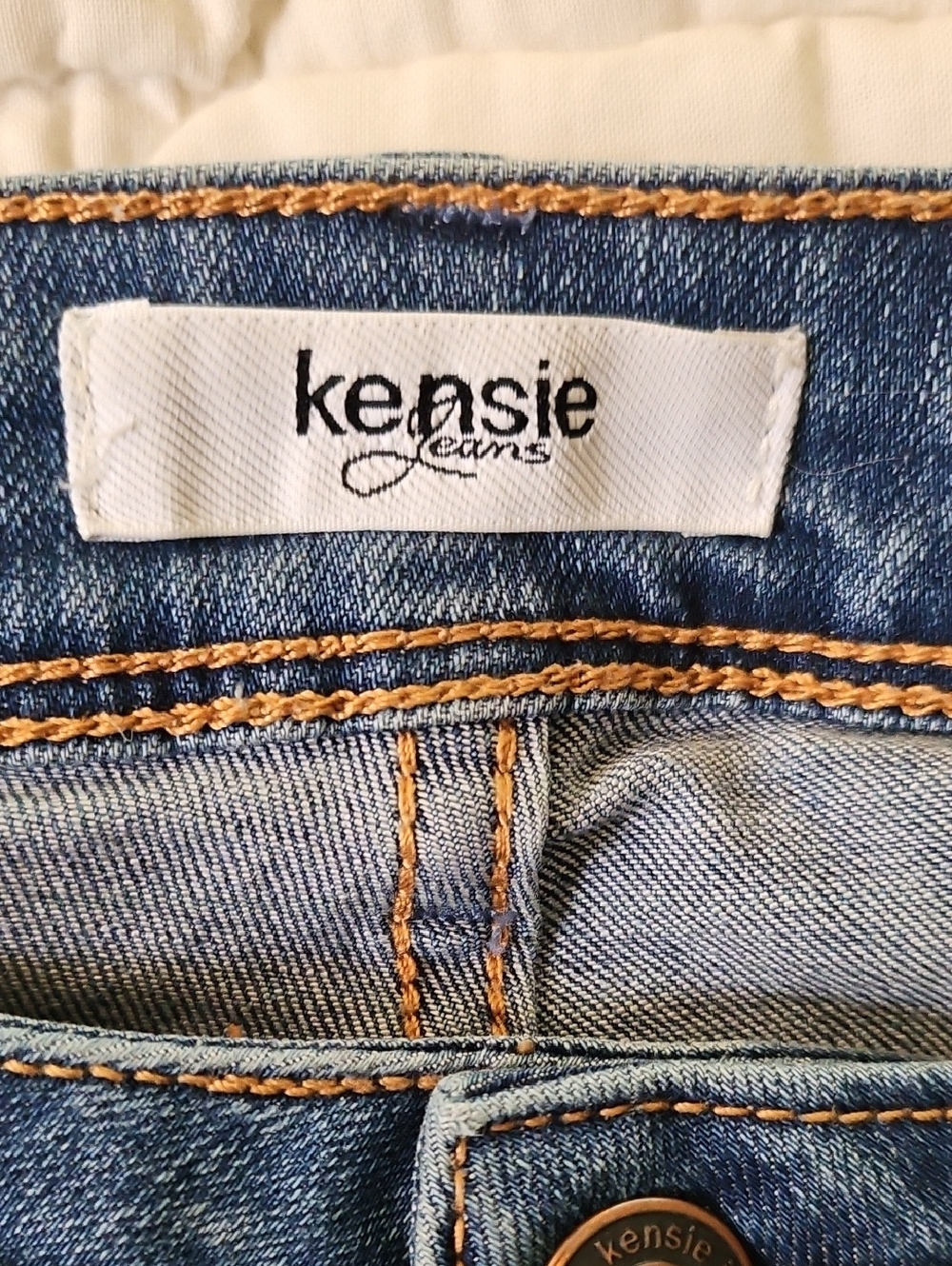 Kensie Distressed Med Rise Skinny Jeans w/ Floral Embroidery - Size 6/28 - Picture 9 of 10